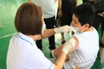 Đẩy nhanh tiêm vaccine COVID-19 để bảo vệ trẻ khi đến trường 