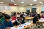 Học sinh lớp 12 chuẩn bị cho nhiều kỳ thi, trường khó khăn sắp xếp lịch ôn tập