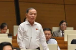 Cơ sở vật chất đang thiếu, có nên đầu tư hàng ngàn tỷ đồng mua SGK cho HS mượn?