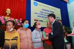 Tặng sổ BHXH, thẻ BHYT: Trao nhân ái, lan tỏa yêu thương