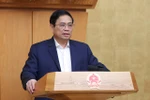 Thủ tướng: Không yêu cầu người dân trình sổ hộ khẩu khi làm thủ tục hành chính 