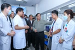 Thủ tướng kiểm tra đột xuất nhiều bệnh viện tuyến cuối 