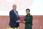 Bộ trưởng Bộ Quốc phòng Phan Văn Giang tiếp Thượng nghị sỹ Hoa Kỳ