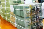 Đánh thuế tiết kiệm, phá giá VND: Vội quên lãi suất cao?