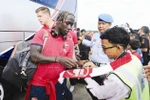 Arsenal mang vệ sĩ, đầu bếp riêng tới Việt Nam