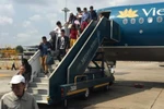 Máy bay Vietnam Airlines đi Cần Thơ hạ cánh ở TP.HCM