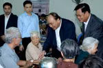 Thủ tướng tặng quà Tết cho bà con nghèo vùng bị thiên tai tỉnh Phú Yên