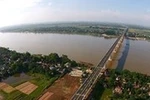 Quy hoạch hai bờ sông Hồng nên rút kinh nghiệm từ đường sắt trên cao!