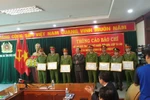 Ăn lương thì phải làm, lẽ ra phải xét phạt, sao lại thưởng?