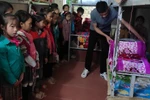 Làm thầy giáo dạy học trò bán trú chả khác gì làm cha, mẹ!