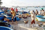 Phát triển kinh tế biển gắn với bảo vệ quốc phòng, an ninh