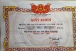 Đừng quá dễ dãi với tờ giấy khen của học trò!