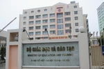Mạo danh cán bộ văn phòng Bộ Giáo dục để lừa đảo bán tài liệu