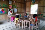Giữa núi rừng, có lớp mầm non 6 học sinh và một cô giáo