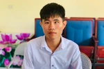Nể phục nghị lực đến trường của cậu bé khiếm thị, mồ côi