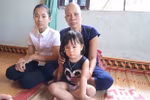 Bố mất, mẹ mắc ung thư, ba đứa trẻ đứng trước nguy cơ thất học
