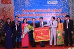 Viện Đại học Mở Hà Nội nhận Cờ thi đua của Chính phủ