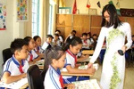 Vì nhiệt tình, yêu thương trò mà giáo viên phải lạy phụ huynh và bồi thường sao?