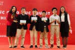 Cảm xúc vỡ òa của cậu học trò lớp 7 khi đổi được màu huy chương