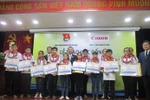 Trao 25 suất học bổng chắp cánh nhân tài năm học 2015-2016