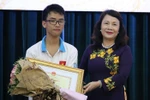 Nam sinh chế tạo “Cánh tay robot cho người khuyết tật” nhận học bổng toàn phần