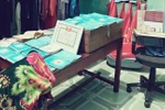 Trường học tan hoang sau cơn bão, phơi bài kiểm tra trước, đổ nát dọn dẹp sau