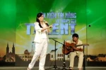 Clip thí sinh lớn tuổi hát cải lương bằng tiếng Pháp