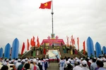 Thượng cờ Ngày hội Thống nhất non sông