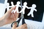 Đầu năm tuyển, hết năm sa thải, sao lại đối xử tàn nhẫn với thầy cô như thế?