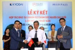 Doanh nghiệp Nhật Bản tài trợ thiết bị học tập cho trường Đại học Thành Tây