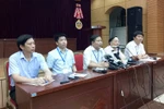 Cán bộ coi thi để "lọt" cả đề Văn và Toán 