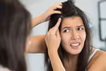 Tai hại ít biết từ thói quen nhổ tóc bạc