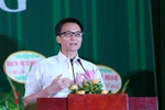 Phó Thủ tướng Vũ Đức Đam trò chuyện với tân sinh viên trường Nhân văn