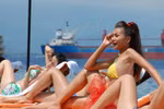 Nắng nóng, siêu mẫu Thanh Hằng làm gì trên biển? (P20)