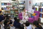 Phu nhân Thủ tướng Úc trò chuyện và đọc sách cùng học sinh Việt Nam