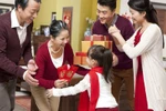 Có nên lấy tiền mừng tuổi của con?