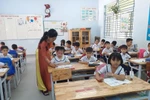 Hãy cười với thầy cô của con nhiều hơn mỗi sáng mai khi đưa con đến trường 