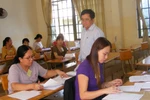 Già rồi lẩm cẩm, thôi thông cảm cho thầy, cô ấy