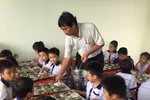 Tôi đã ý kiến với trường Hàm Thắng 2 cả năm nay về việc bớt khẩu phần ăn học trò