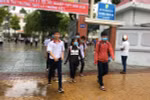 Học sinh hồ hở rời phòng thi