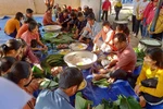 Thầy trò Trường Bế Văn Đàn tất bật nấu bánh chưng tặng học sinh vui Tết