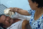 Công an xịt hơi cay vào mắt dân đã nhận lỗi