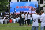 Con nhà nghèo xin việc sao khó quá!