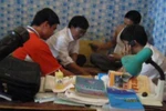 Bốn thầy giáo chơi bài ăn tiền khi đi tuyển sinh 
