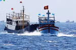 Tàu Trung Quốc điên cuồng vây ép, tàu Việt Nam bình tĩnh vòng tránh