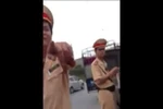 'CSGT làm việc thiếu chuyên nghiệp, lái xe cũng chẳng phải tay vừa'