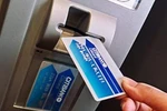 Công an bắt khẩn cấp 8 người ăn cắp cả trăm triệu USD thẻ tín dụng