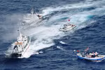 Tàu Trung Quốc bám sát, dàn hàng ngang để chặn lối tàu ngư dân 