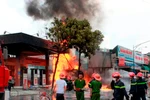 Nguyên nhân cháy nổ cây xăng gần viện 108 có thể do tàn thuốc lá 