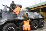 Hải Phòng: Bộ Chỉ huy QS điều 4 xe thiết giáp đi đối phó với bão số 2